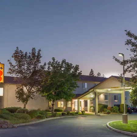 Super 8 By Wyndham Bend Hotel